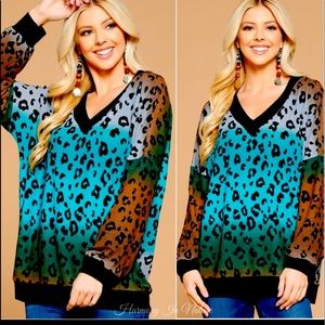 Drop💚dead💙gorgeous blue & green animal top!